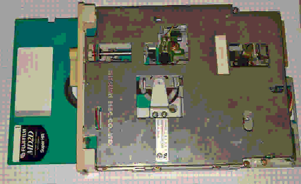 floppy-disk-drive-525-top.jpg